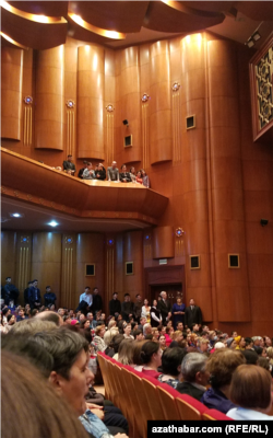 зрительный зал во время концерта