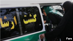 سخنگوی نیروی انتظامی جمهوری اسلامی از استقرار گشت‌های خودرویی و پیاده برای آن چه مقابله با «بی‌حجابی» خواند، خبر داد