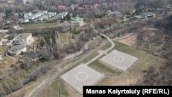 Амволи Нурсултон Назарбоев, раисиҷумҳури собиқи Қазоқистон ва наздиконаш низ дар шаҳраки “Олмалӣ” ҷойгиранд. Алмаато, 4-уми апрели соли 2022