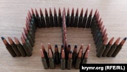 İsmail Ramazanov tarafından Ukraiyna Silâlı Quvetleriniñ territrial mudafaasında patronlardan tizilgen qırımtatar tamğası