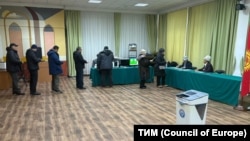 Один из избирательных участков в Кыргызстане. 