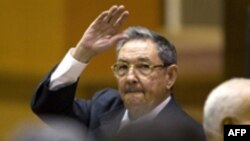 مجمع ملی کوبا، در فوريه سال جاری، اوايل اسفندماه ۱۳۸۶، رائول کاسترو، برادر فيدل کاسترو را به عنوان جانشين او و رهبراين کشور تعيين کرده است.
عکس از AFP