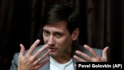 Кремлга мухолиф сиёсатчи ва собиқ депутат Дмитрий Гудков