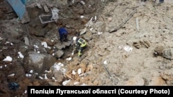 Вирва після російських обстрілів на Луганщині, 11 квітня 2022 року 