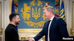 Ուկրաինայի նախագահ Վլադիմիր Զելենսկին և ԱՄՆ բանակի նախարար Դանիել Դրիսկոլին, Կիև, նոյեմբերի 20, 2025թ.