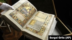 Пересопницьке Євангеліє, написане у 1556–1561 роках. Воно є визначною пам’яткою староукраїнської мови і мистецтва раннього модерну. Один із символів українського народу – на Пересопницькому Євангелії присягають президенти України