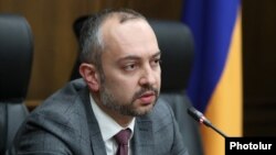 Armenia - Eduard Aghajanian, the chairman of the Armenian parliament committee on foreign relations, holds a news conference, Yerevan, April 15, 2022.