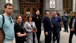 Ապրիլի 13-ին վարչապետը ԱԺ-ում հանցագործության մասին ինքնախոստովական ցուցմունք է տվել. զոհված զինծառայողի մայր