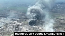 Азовсталь” заводунун аймагы Орусиянын аскерлеринин аткылоосунан кийин.