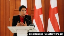 Зурабішвілі назвала приїзд російських громадян до Грузії останніми тижнями «викликом»