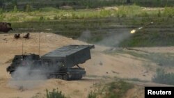 «Мілітарний портал» зазначає, що LRU – це французький варіант американської M270 MLRS (на фото)