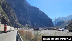 Բեռնատարների հերթ դեպի վրաց - ռուսական սահմանի Վերին Լարսի անցակետը, արխիվ 