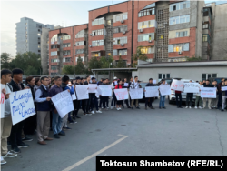 Бейшеналиевди колдоп чыккандар