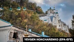 Руйнування Святогірської лаври через обстріли російських військ