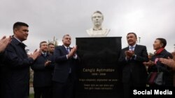 Чыңгыз Айтматовдун бюсту. Анкара шаары.
