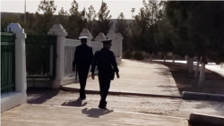 Diňle: Polisiýa gijeki klublarda talyp ýaşlara we ýokary synp mekdep okuwçylaryna garşy reýd geçirýär
