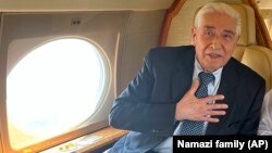 باقر نمازی راهی عمان، ابوظبی و سپس کلینیک کلیولند شد تا به‌سرعت تحت آزمایش و عمل جراحی قرار بگیرد.