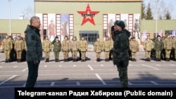 Радий Хабиров (слева)