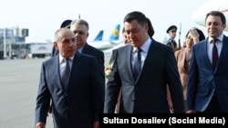 Президент Садыр Жапаров расмий сапары менен Баку шаарына  2022-жылдын 19-апрелде барган. 