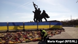 The Soviet monument in Riga's Victory park has been a bone of contention between Latvia and Russia for years. (file photo)
