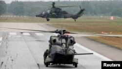 Германия куралдуу күчтөрүнүн NH тик учактары. Берлин, 25-май, 2016-жыл. 