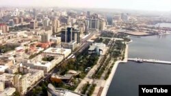 2014-й год будет для Азербайджана не менее сложным, потому что эта власть долгое время опиралась на большие нефтяные деньги, но нефтяные проекты были выстроены таким образом, что пик добычи нефти уже прошел и начался спад