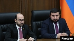 Депутаты правящей фракции «Гражданский договор» 