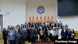 Мамлекеттик мекемелердин басма сөз катчылары.