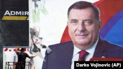 Перадвыбарчы плякат Міларада Додзіка