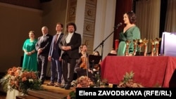 Члены жюри. Справа налево: Алиса Гицба, Максим Крылов, Сергей Чечетко, Алексей Еник и Яна Иванилова