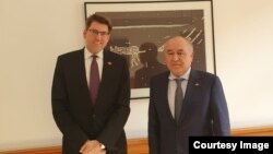 Өмүрбек Текебаев жана Маттиас Люттенберг. 29-сентябрь,  2022-жыл. Берлин