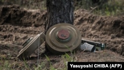 За даними штабу, на цьому напрямку російські війська вели обстріли біля населених пунктів Білогорівка, Греківка, Іванівка, Невське, Першотравневе, Серебрянка та Терни