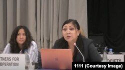 Гүлгакы Мамасалиева, "Интербилим" коомдук уюмунун өкүлү - ЕККУнун жыйынында сүйлөп жаткан учуру. Варшава, Польша. 4-октябрь, 2022-жыл.