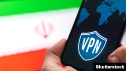 وی‌پی‌ان (شبکه خصوصی مجازی) به کاربران امکان می‌دهد از طریقی امن و رمزگذاری شده به یک سرور متصل شوند