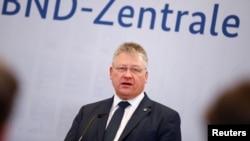 «Саботаж, шпигунство та пропагандистська діяльність, що здійснюються іноземними розвідслужбами, цілеспрямовано підривають стійкість вільних суспільств», – заявив голова Федеральної розвідувальної служби Німеччини Бруно Каль