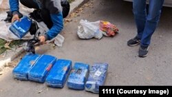 Аткезчилик менен Тажикстандан алып кирилген акча, Баткен. (УКМКга таандык сүрөт).