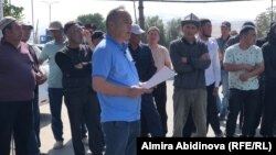 Участники акции в Узгенском районе. 29 сентября 2022 года. 