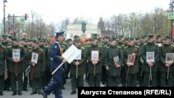 Акція «Безсмертний полк» виникла в Росії 2012 року як громадська ініціатива. Згодом Кремль перебрав цю ідею для пропагандистської акції