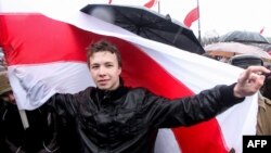 Напередодні колишній командир окремого загону спеціального призначення Національної гвардії «Азов» Андрій Білецький заявив, що затриманий у Білорусі опозиційний блогер Роман Протасевич у 2014 році був на Донбасі як журналіст