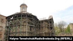 Каплиця у риштуваннях