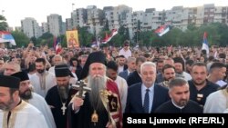 Митрополит Сербської православної церкви в Чорногорії Іоанікій (по центру), Подгориця, 2 червня 2021 року 