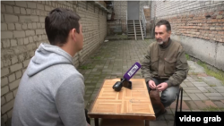 Під час полону Володимир Миколаєнко дає інтерв'ю російському пропагандисту в окупованому Херсоні