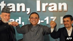 از راست: محمود احمدی‌نژاد، ‌آصف علی زرداری، حامد کرزی