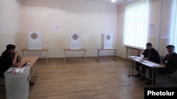 Armenia - A polling station in Yerevan, 6Dec2015.
