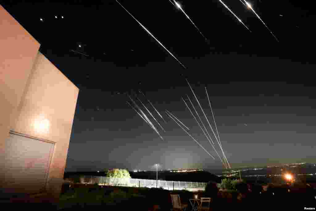 Ирандан атылган ракеталарды Израилдин абадан коргонуу системалары жок кылып жатканы Израил оккупациялап алган Голан дөңсөөлөрүнөн көрүнгөн учур. 