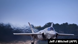 Модель американського винищувача F-35