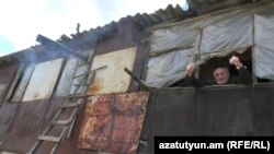 Հմայակ Բաղրամյանը իրենց տնակում