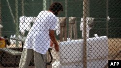 Гуантанамодаги ўзбеклар озод қилинган бўлса-да¸ борадиган жойи йўқлигидан ҳамон тутқунликда қолмоқда.