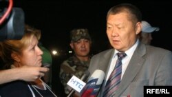 Депутат Тўқўн Мамитов "Чиябўрилар вақти" китобининг нашр қилинишида ўзбек лидерларини айбламоқда.