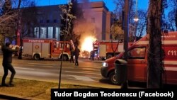 Ռումինիա - Բուխարեստում Ռուսաստանի դեսպանատան դիմաց այրվող ավտոմեքենան, 6-ը ապրիլի, 2022թ․